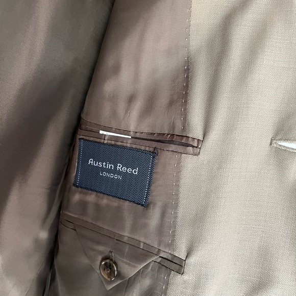 Austin Reed Men’s Tan Solid 3 Button Classic Fit Suit. Excellent condition. - Picture 4 of 11